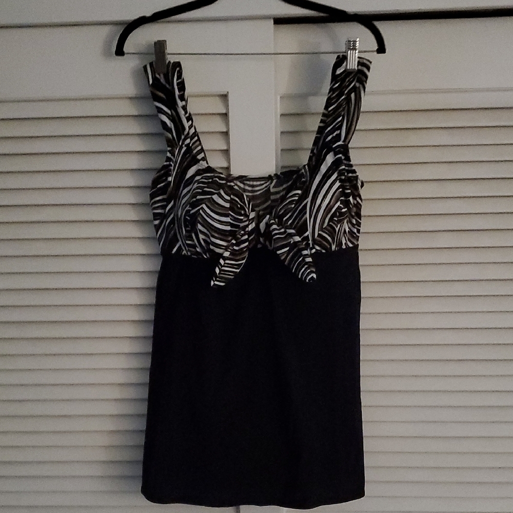 Longitude Women's Black & White One Piece Swimsuit Size18W